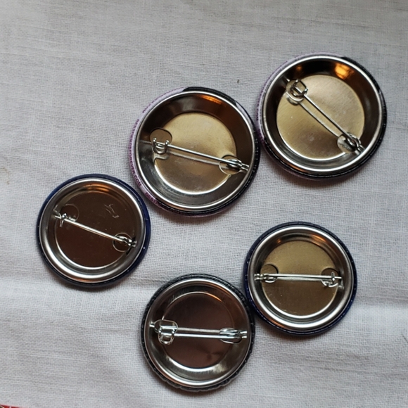 Comic Con promo buttons/ pins - Picture 2 of 6